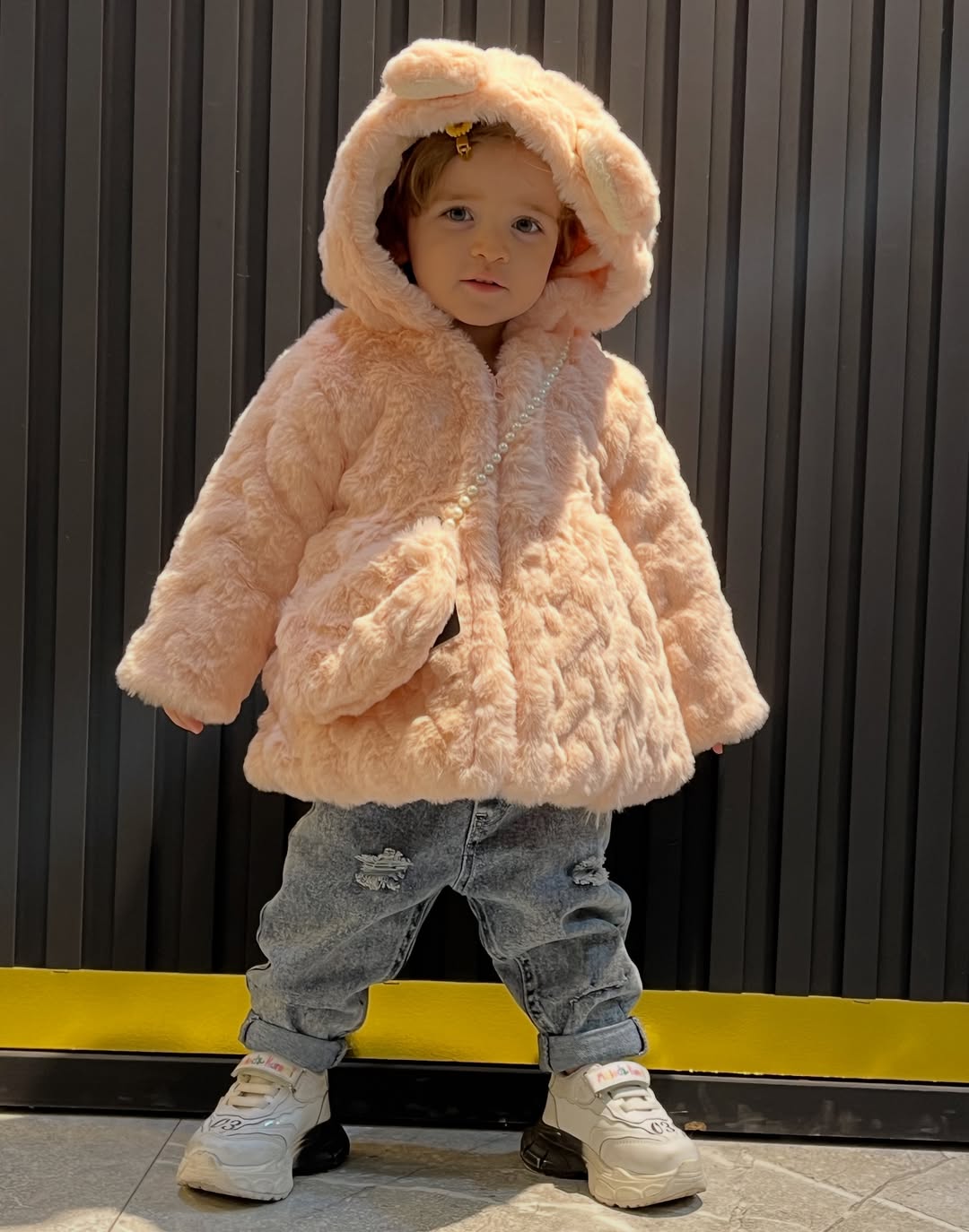 کاپشن بچه‌گانه