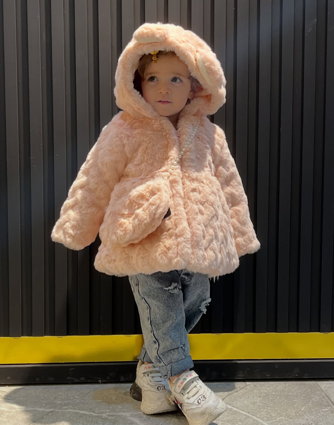 کاپشن بچه‌گانه