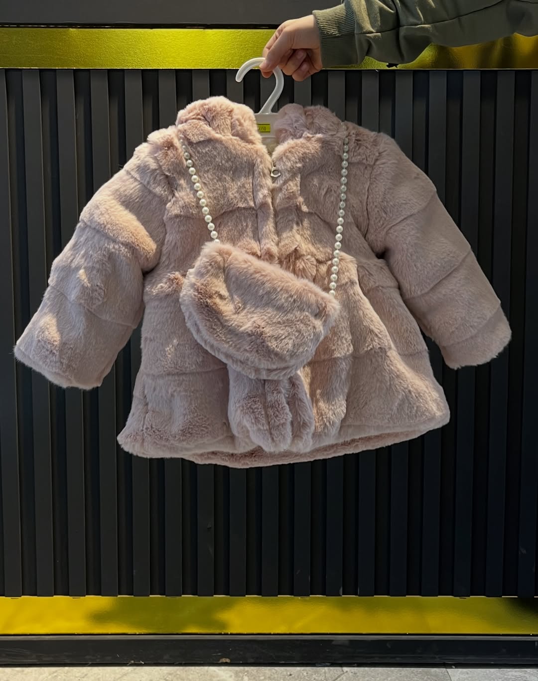 کاپشن بچه‌گانه